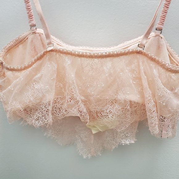 VICTORIA'S Secret Lace Flouncy Fringe Bando/Bralette Size Med Like NEW! - Picture 8 of 11